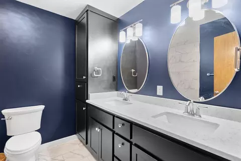 Bath - 3837 S Parklane Ave, Springfield, MO 65807 photo 3 of 4