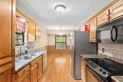 Kitchen - 3837 S Parklane Ave, Springfield, MO 65807 photo 1 of 1