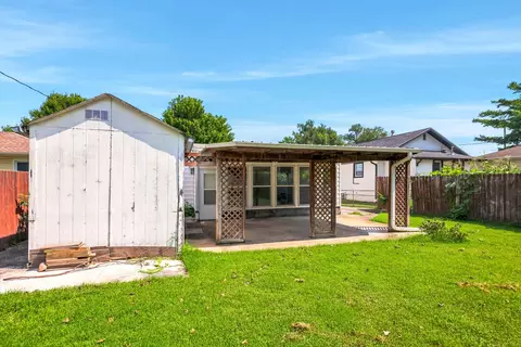 Exterior - 2148 E Walnut St, Springfield, MO 65802 photo 4 of 5