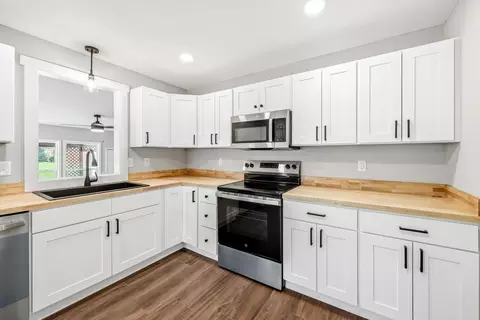 Kitchen - 2148 E Walnut St, Springfield, MO 65802 photo 1 of 2