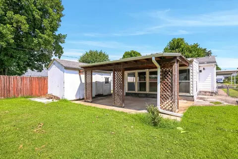 Exterior - 2148 E Walnut St, Springfield, MO 65802 photo 2 of 5