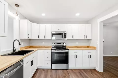 Kitchen - 2148 E Walnut St, Springfield, MO 65802 photo 2 of 2