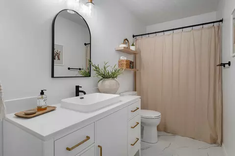 Bath - 5702 N 13th Ave, Ozark, MO 65721 photo 3 of 3