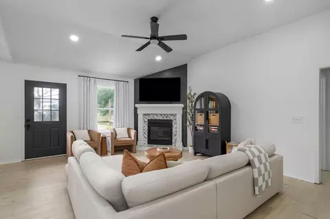 Living - 5702 N 13th Ave, Ozark, MO 65721 photo 1 of 2