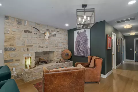 Entry Way - 2599 S Skyline Dr, Springfield, MO 65804 photo 4 of 6