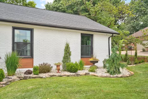 Exterior - 2599 S Skyline Dr, Springfield, MO 65804 photo 9 of 26