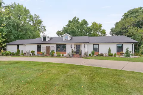 Exterior - 2599 S Skyline Dr, Springfield, MO 65804 photo 2 of 26