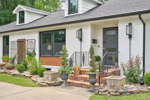 Exterior - 2599 S Skyline Dr, Springfield, MO 65804 photo 6 of 26