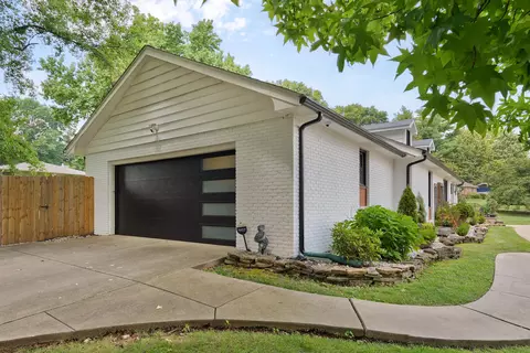 Exterior - 2599 S Skyline Dr, Springfield, MO 65804 photo 10 of 26