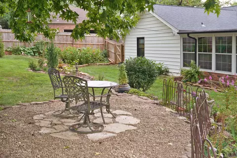 Exterior - 2599 S Skyline Dr, Springfield, MO 65804 photo 22 of 26