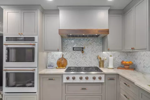 Kitchen - 2599 S Skyline Dr, Springfield, MO 65804 photo 4 of 7