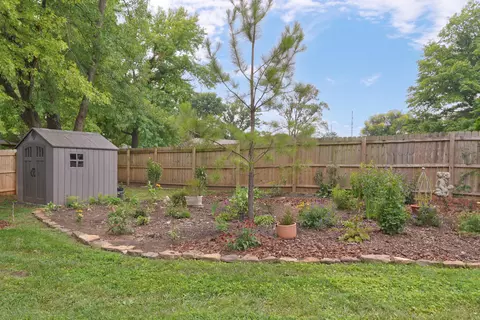 Exterior - 2599 S Skyline Dr, Springfield, MO 65804 photo 21 of 26