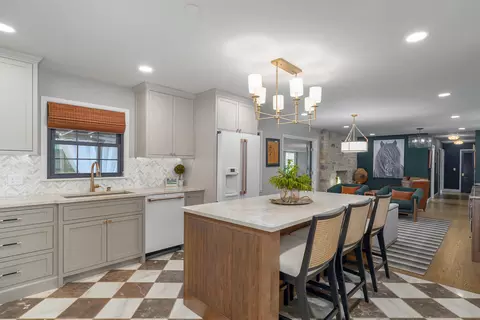 Kitchen - 2599 S Skyline Dr, Springfield, MO 65804 photo 2 of 7