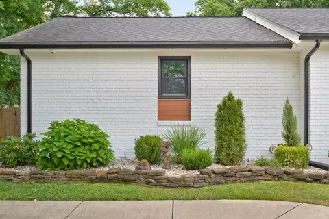 Exterior - 2599 S Skyline Dr, Springfield, MO 65804 photo 8 of 26