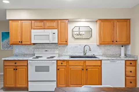 Kitchen - 567 Austin Pl, Branson West, MO 65737 photo 4 of 4