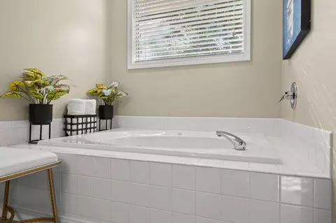 Bath - 567 Austin Pl, Branson West, MO 65737 photo 5 of 6