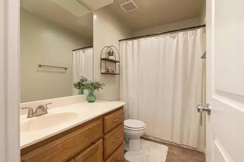 Bath - 335 S Foster Ave, Springfield, MO 65802 photo 3 of 3