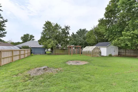 Exterior - 335 S Foster Ave, Springfield, MO 65802 photo 7 of 7