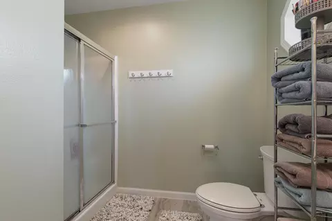 Bath - 335 S Foster Ave, Springfield, MO 65802 photo 2 of 3