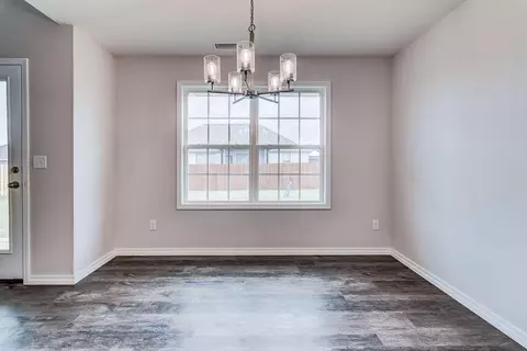 Dining - 930 S Pindall Ln, Nixa, MO 65714 photo 3 of 3