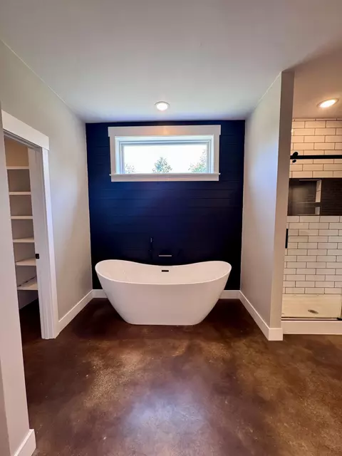 Bath - 13425 Highway V, Diamond, MO 64840 photo 3 of 8