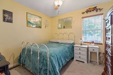 Bedroom - 284 Shady Dr, Branson, MO 65616 photo 2 of 3