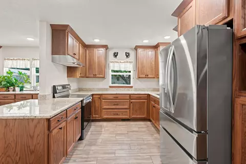 Kitchen - 1306 Porter Ave, Aurora, MO 65605 photo 4 of 5