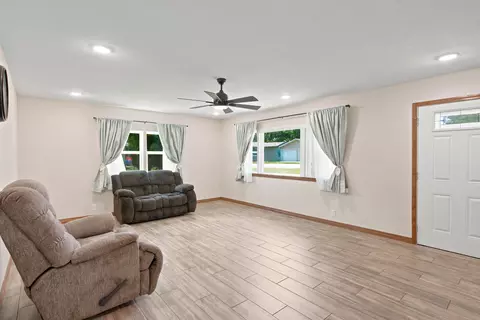 Living - 1306 Porter Ave, Aurora, MO 65605 photo 1 of 4