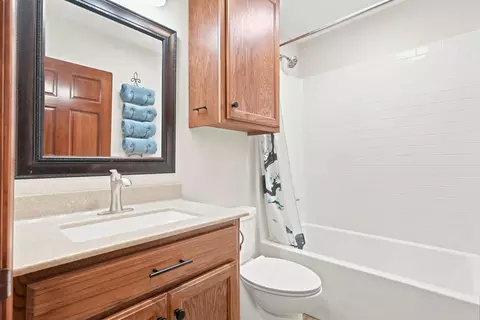 Bath - 1306 Porter Ave, Aurora, MO 65605 photo 2 of 2