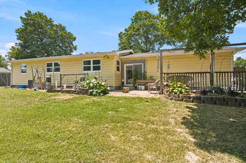 Exterior - 1306 Porter Ave, Aurora, MO 65605 photo 7 of 8