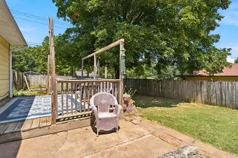 Exterior - 1306 Porter Ave, Aurora, MO 65605 photo 3 of 8