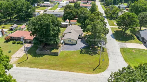View/Area - 1306 Porter Ave, Aurora, MO 65605 photo 3 of 4
