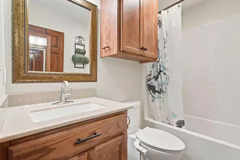 Bath - 1306 Porter Ave, Aurora, MO 65605 photo 1 of 2