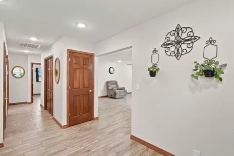 Entry Way - 1306 Porter Ave, Aurora, MO 65605 photo 1 of 2