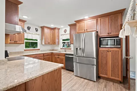 Kitchen - 1306 Porter Ave, Aurora, MO 65605 photo 3 of 5