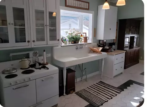 Kitchen - 202 E Robertson St, Ozark, MO 65721 photo 2 of 3