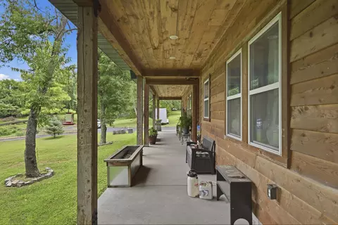 Exterior - 9689 Geranium Rd, Carthage, MO 64836 photo 3 of 14