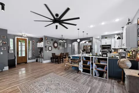 Entry Way - 9689 Geranium Rd, Carthage, MO 64836 photo 4 of 11