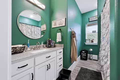 Bath - 9689 Geranium Rd, Carthage, MO 64836 photo 2 of 7
