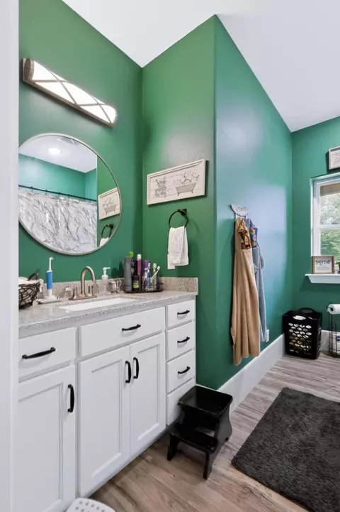 Bath - 9689 Geranium Rd, Carthage, MO 64836 photo 4 of 7
