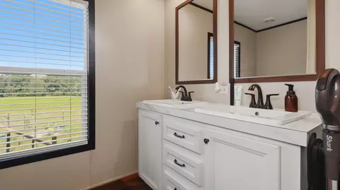 Bath - 9617 County Road 2680, Mountain View, MO 65548 photo 4 of 5