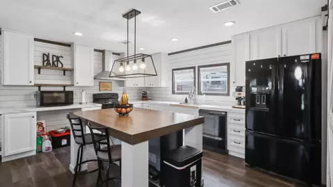 Kitchen - 9617 County Road 2680, Mountain View, MO 65548 photo 2 of 4