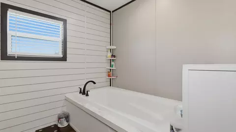 Bath - 9617 County Road 2680, Mountain View, MO 65548 photo 3 of 5