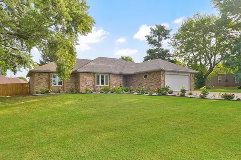 Exterior - 310 Grant St, Clever, MO 65631 photo 2 of 8