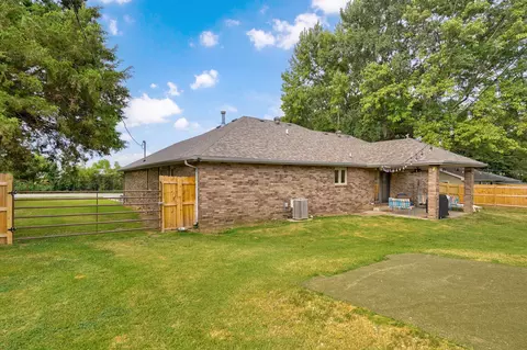 Exterior - 310 Grant St, Clever, MO 65631 photo 5 of 8