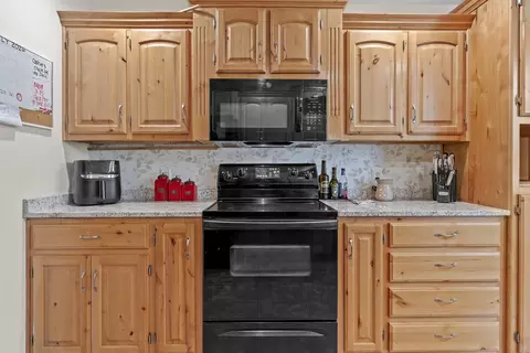 Kitchen - 953 Megan Ln, Willard, MO 65781 photo 4 of 5