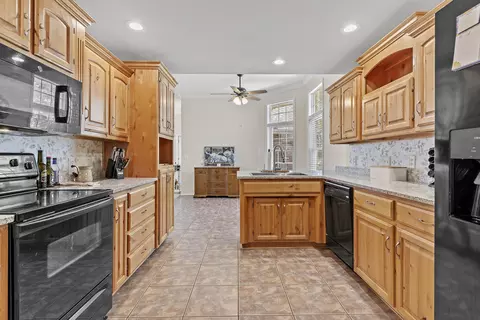 Kitchen - 953 Megan Ln, Willard, MO 65781 photo 3 of 5