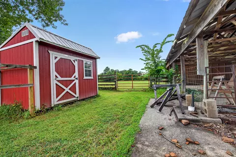 Exterior - 18133 S 1525 Rd, Nevada, MO 64772 photo 7 of 16