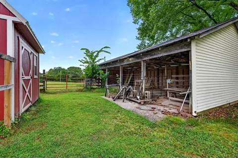 Exterior - 18133 S 1525 Rd, Nevada, MO 64772 photo 9 of 16