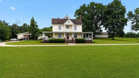 Exterior - 18133 S 1525 Rd, Nevada, MO 64772 photo 12 of 16